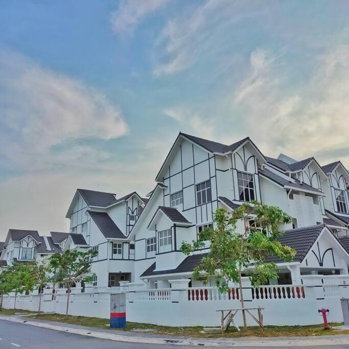 3 Storey Swimming Pool&Projector House Setia Alam Shah Alam Extérieur photo